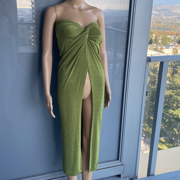 Timeless Elegance Meets Beachside Bliss: Vintage Green Tube Dress/Beach Cover-Up - Picture 4 of 6